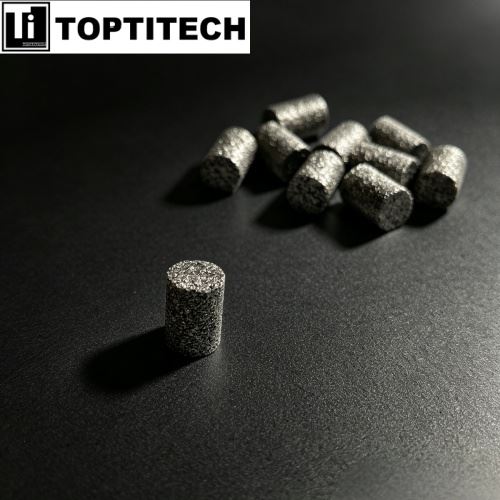 Пористые титановые геттерные диски для пучковой трубы ускорителя частиц